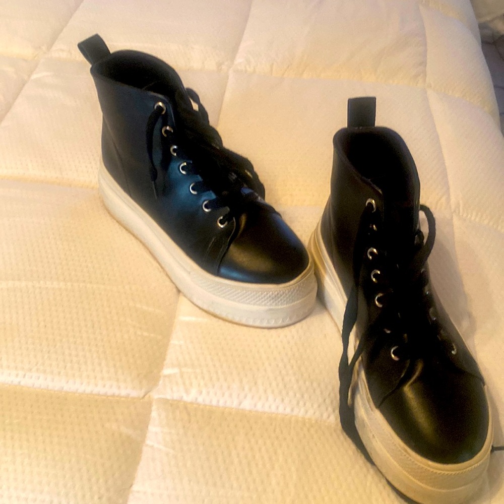 Madden girl brand leather flocking sole high tops. minimal wear see pics.